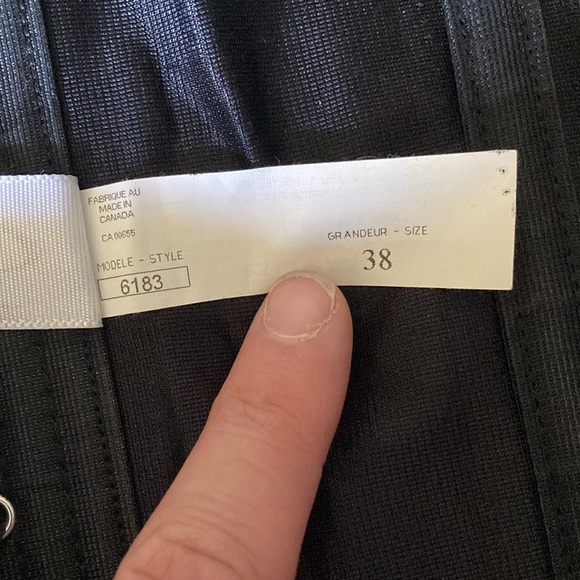 Intimates Pennington Woman’s Black Corset - Picture 6 of 10